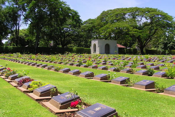 3.Kanchanaburi World War 2 Cemetery (900X600)
