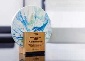 Դ⵹ ҧ Business Partner Award 2022 (Platinum Award) ҡ຿è㹰ҹФҷͺسҤ׹ѧ