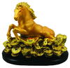 ม้าทองมั่งคั่งนอนบนกองเงินกองทอง