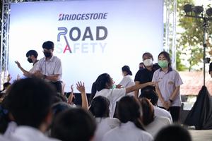 Դ⵹ͧѴç Bridgestone Global Road Safety    ֡Ҥ㹾鹷ҧʹºͧ 4 ç¹ѡ 4 鹷ǻ